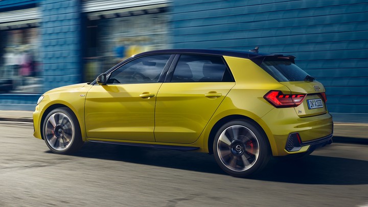 https://www.osenstaetter-traunstein.audi/content/dam/iph/generic-assets/models/a1/a1-sportback/my-2023/stage/4096x1280_aa1_181004_2.jpg/jcr:content/renditions/cq5dam.thumbnail.720.406.iph.png?imwidth=720&imdensity=1